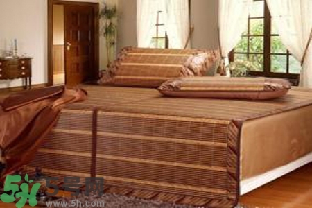 夏天睡涼席好嗎？夏天睡涼席好不好？