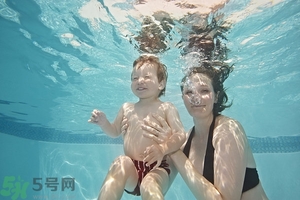 游完泳身上癢怎么回事？游泳完身上癢該怎么辦？