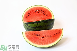 如何辨別西瓜生熟？怎么看西瓜熟不熟？