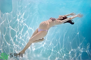 懷孕能浮潛嗎？備孕可以游泳嗎？有影響嗎？