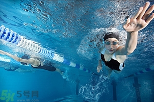 游完泳身上癢怎么回事？游泳完身上癢該怎么辦？