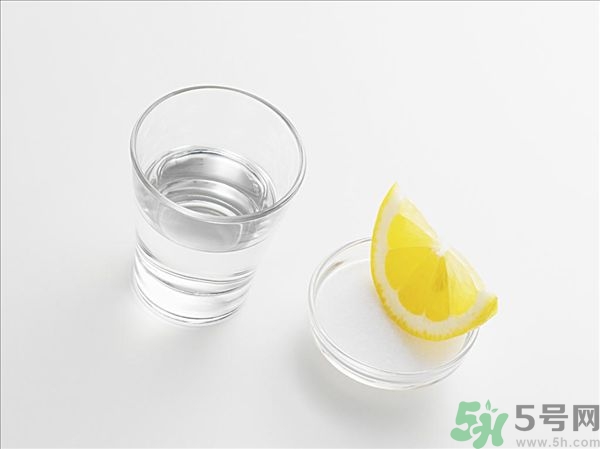 中暑喝鹽水有用嗎？中暑可以喝牛奶嗎？