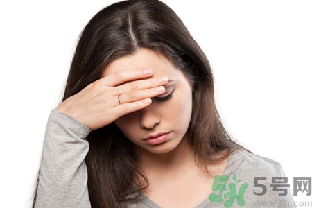 女人濕氣重的癥狀有哪些？女人濕氣重有什么表現(xiàn)？