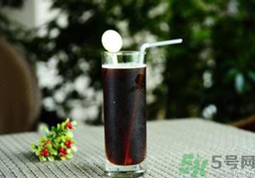 雪碧和可樂哪個(gè)對身體的危害更大？雪碧和可樂哪個(gè)好？