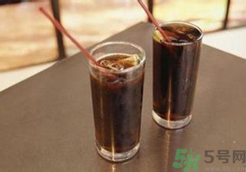 雪碧和可樂哪個(gè)對身體的危害更大？雪碧和可樂哪個(gè)好？