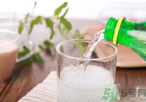 雪碧和可樂哪個對身體的危害更大？雪碧和可樂哪個好？