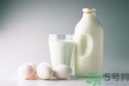 喝牛奶拉肚子怎么回事？?如何預(yù)防喝牛奶拉肚子呢？