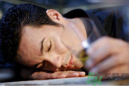 男人濕氣重的表現(xiàn)有哪些？男人去除濕氣的方法有哪些？