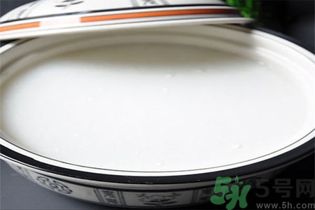 嬰兒能喝米湯加牛奶嗎？嬰兒喝米湯有什么好處？