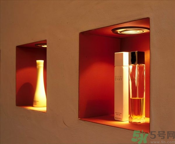 男士香水怎么噴？男士擦香水的正確方法