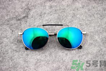 戴墨鏡看得見(jiàn)紅綠燈嗎？墨鏡怎么看紅綠燈？