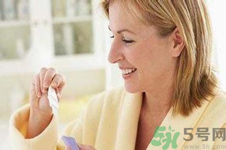 驗(yàn)孕棒兩條杠為什么沒懷孕？驗(yàn)孕棒兩條杠沒懷孕是怎么回事？