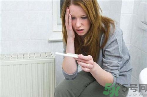 驗(yàn)孕棒和驗(yàn)孕試紙哪個(gè)好？驗(yàn)孕棒和驗(yàn)孕試紙哪個(gè)更準(zhǔn)？