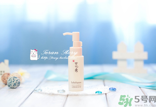 卸妝油好用還是卸妝水好用？卸妝油和卸妝水哪個好？