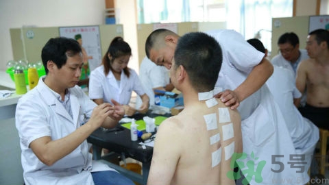 腰痛貼三伏貼有用嗎？腰痛三伏貼貼哪個穴位？