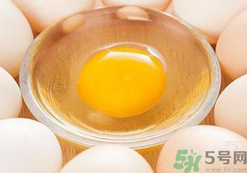 蛋黃和蛋白哪個更有營養(yǎng)？吃蛋黃有什么好處？
