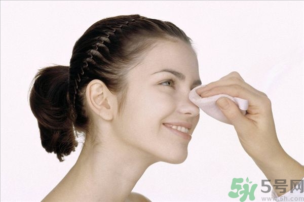 用卸妝水洗臉后還需用洗面奶嗎？卸妝水洗臉后可以不用洗面奶嗎？