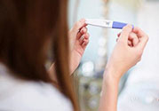 用驗(yàn)孕棒測出懷孕但是來月經(jīng)是怎么回事？