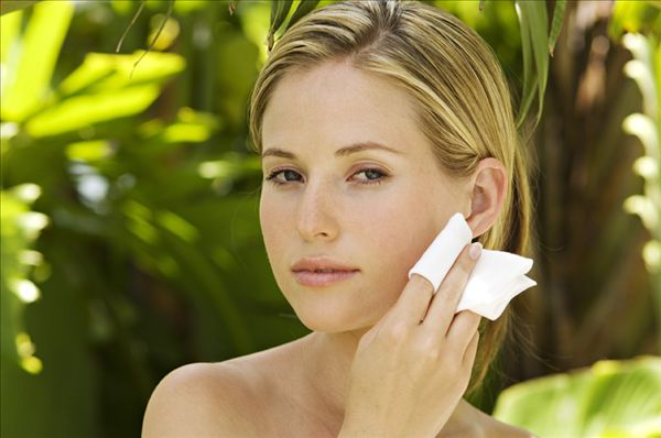 用卸妝水洗臉后還需用洗面奶嗎？卸妝水洗臉后可以不用洗面奶嗎？