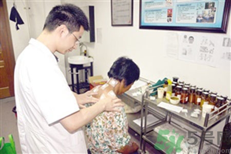 三伏貼可以去濕氣嗎？三伏貼去濕氣貼哪里？