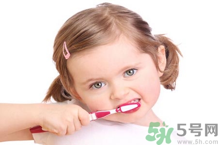 寶寶口腔潰瘍?cè)趺崔k？治療寶寶口腔潰瘍方法有什么？