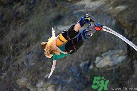 蹦極可以兩個人一起跳嗎？蹦極需要注意什么？