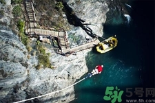 蹦極可以兩個(gè)人一起跳嗎？蹦極需要注意什么？