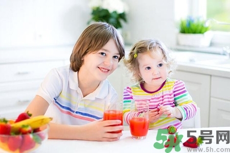 小孩可以喝鮮榨果汁嗎？