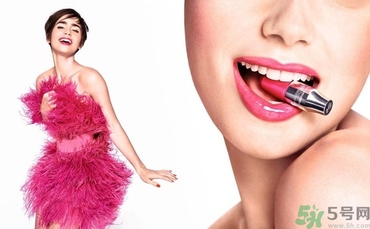 夏季嘴唇干裂是什么原因？夏季嘴唇干裂脫皮怎么辦？