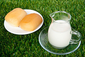 酸奶可以直接敷臉上嗎？酸奶可以敷臉嗎？