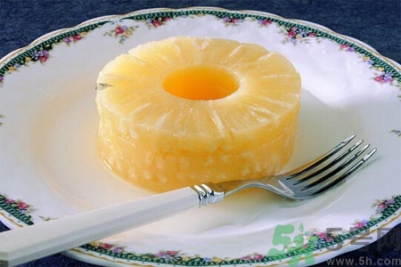 菠蘿為什么要用鹽水泡？吃菠蘿用不用泡鹽水？