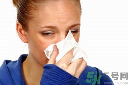 鼻炎能用生理鹽水清理鼻腔嗎？鼻炎能不能用生理鹽水清理鼻腔？