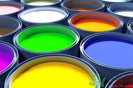 手上有油漆怎么洗？油漆沾到衣服上怎么洗？