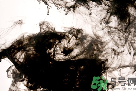 手上染上墨水的洗滌方法是什么？衣服染上墨水的洗滌方法有哪些？