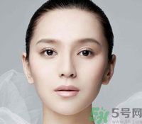 為什么眉心總是長(zhǎng)痘痘？眉心長(zhǎng)痘痘怎么回事？