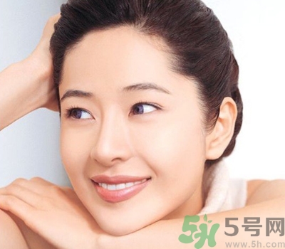 為什么眉心總是長(zhǎng)痘痘？眉心長(zhǎng)痘痘怎么回事？