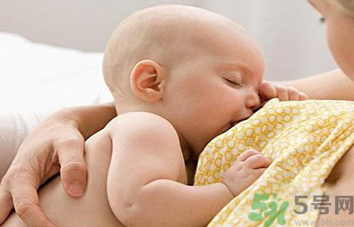 寶寶吃慣了奶瓶不吃母乳怎么辦？喂奶的正確方法