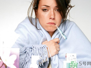 夏季身體發(fā)燙怎么辦？夏季發(fā)燒怎樣快速降溫？