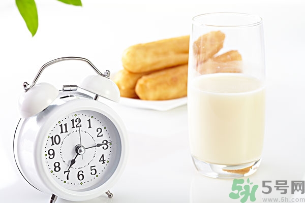 香蕉和豆奶可以一起吃嗎?香蕉和豆奶一起吃會(huì)怎么樣 香蕉和豆奶可以一起吃嗎?香蕉和豆奶一起吃會(huì)怎么樣