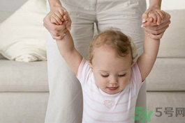 寶寶走路外八字怎么辦？寶寶走路外八字該如可矯正？