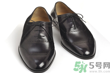 皮鞋發(fā)霉怎么處理？皮鞋發(fā)霉怎么清洗？