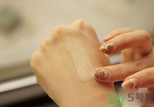 bb霜和氣墊bb的區(qū)別 bb霜和氣墊bb哪個好？