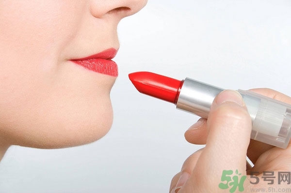 唇色淺用什么顏色的口紅？涂什么顏色的口紅最自然？