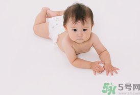 寶寶用尿布好還是尿不濕好？寶寶用的尿不濕哪個(gè)牌子好？