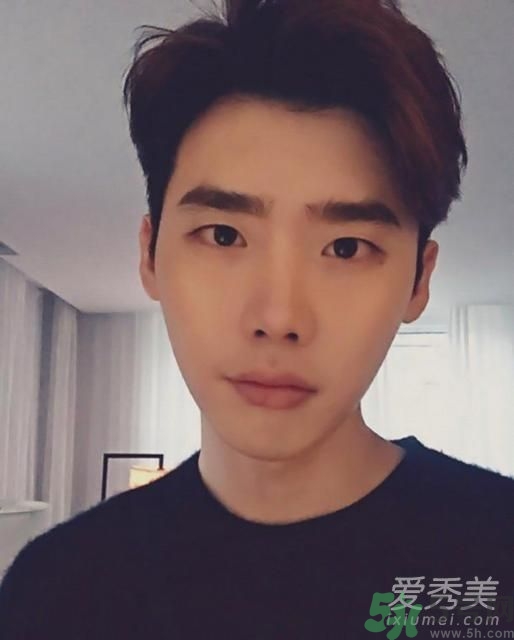 李鐘碩發(fā)型是什么？姜哲發(fā)型是什么？