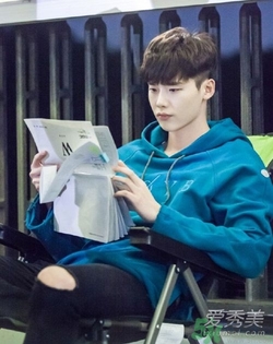 李鐘碩發(fā)型是什么？姜哲發(fā)型是什么？