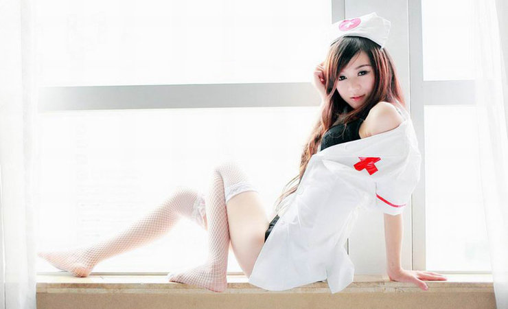 涂口紅前用什么打底？涂口紅前需要涂什么？