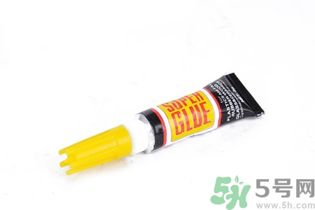 502膠水怎么洗？如何祛除衣服上的膠水？