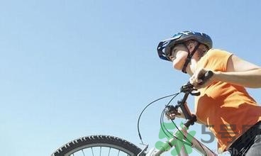 女孩被耳機線割喉 耳機線的正確佩戴方式