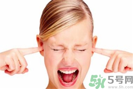 耳朵后面長了個硬包怎么回事？ 耳朵后面長了個硬包怎么辦？